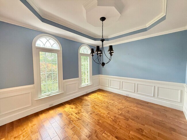 Building Photo - Luxurious 5BD, 4.5BA North Raleigh Home wi...