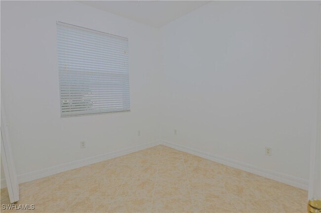 Building Photo - 10391 Carolina Willow Dr