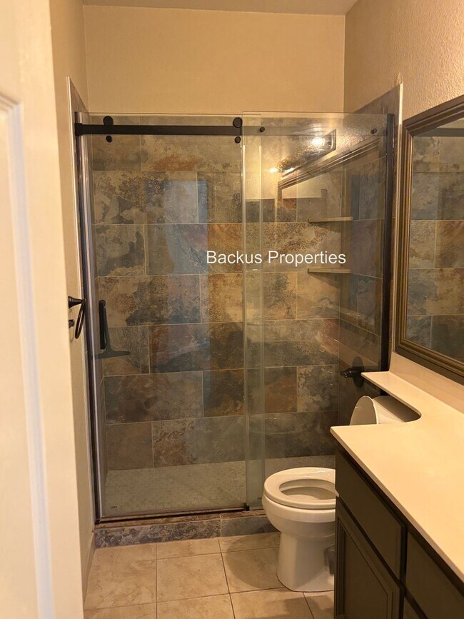 Building Photo - Great home in North Salinas with office/bo...