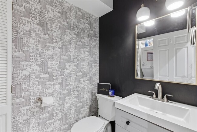 Building Photo - 2140 N Winchester Ave