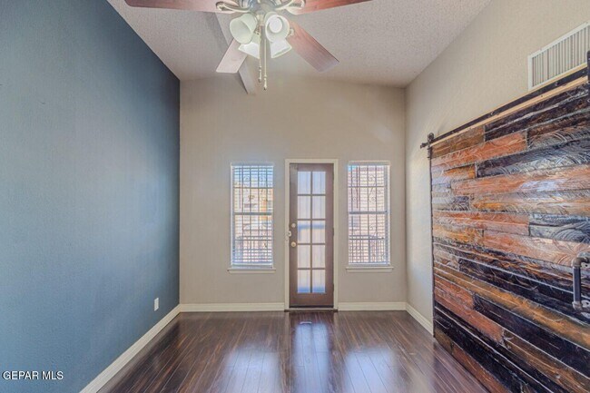 Building Photo - 11105 La Quinta Pl