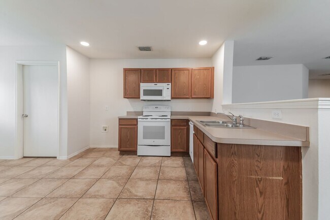 Building Photo - $1,850 4 Bed/2 Bath/2 Garage Ready for Move-in Home in Woodland Creek