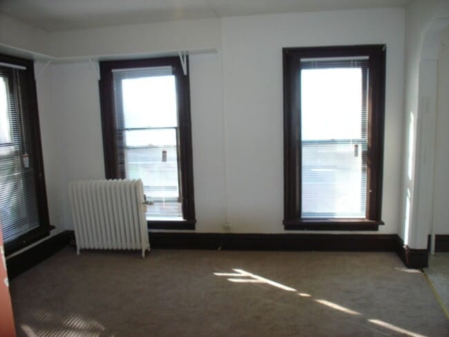 Building Photo - 209 E Mifflin St
