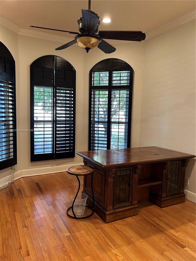 Building Photo - 2726 Meadowood Dr