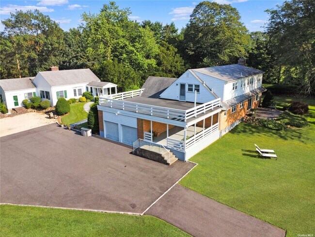 Building Photo - 10 Old Westbury Rd