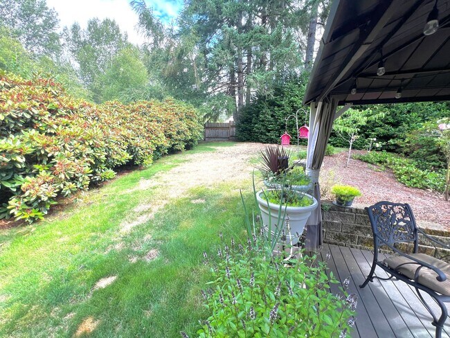 Building Photo - Available Oct. 3rd- Gorgeous Home w/Lots o...