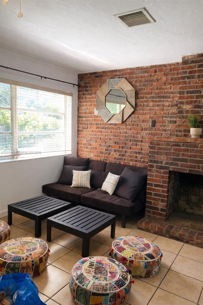 Building Photo - 5800 SW 61st St