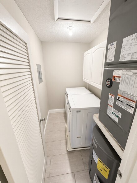Building Photo - 5260 Bosque Ln