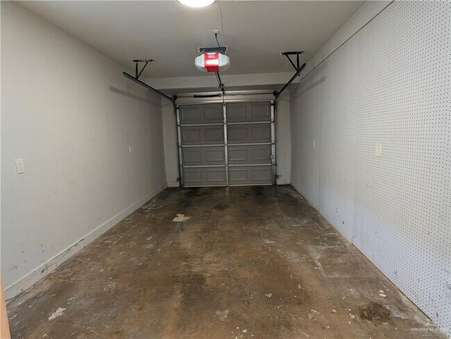 Building Photo - 14 Harvey St