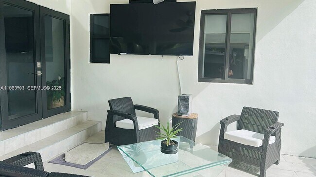 Building Photo - 4618 SW 2nd St