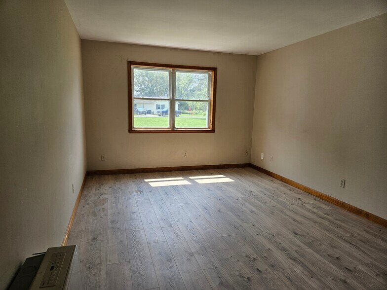 Building Photo - 68 Bouthilete Cir