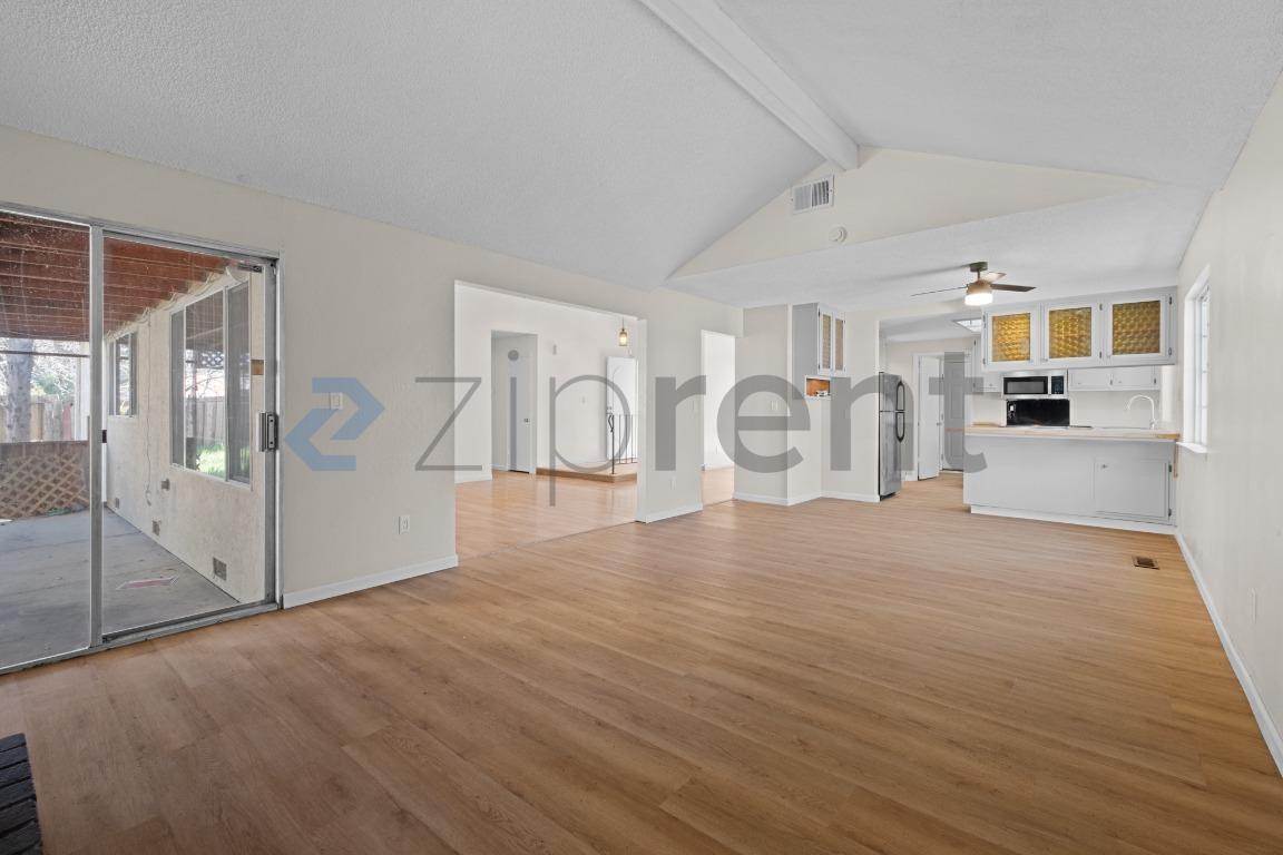 Building Photo - Unit