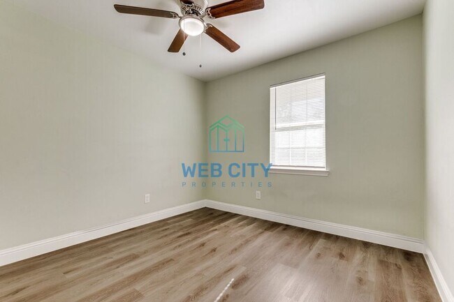 Building Photo - 6330 Cinnamon Oaks Dr