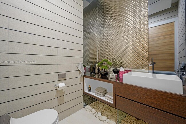 Building Photo - 3260 NE 165th St