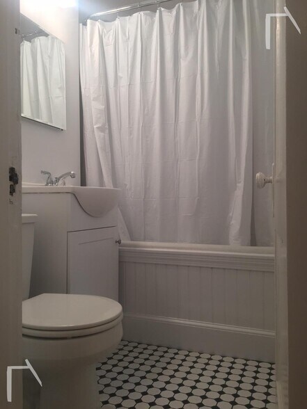 Building Photo - 120 Brainerd Rd