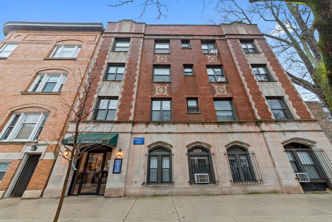 Building Photo - 635 W Barry Ave