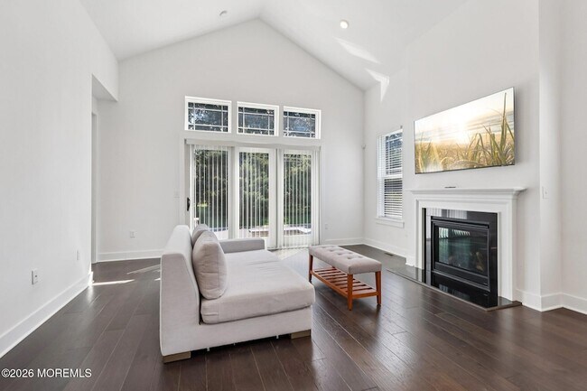 Building Photo - 2 Dogleg Ln