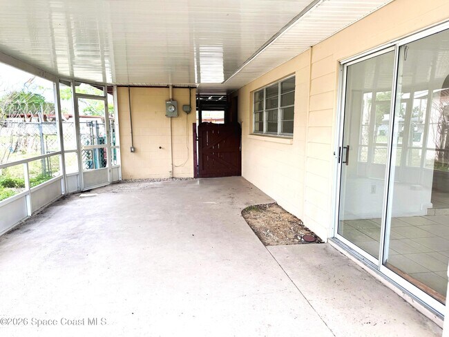 Building Photo - 305 Edinburgh Dr