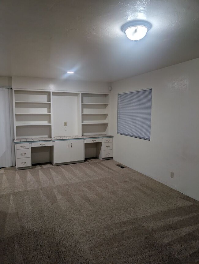 Building Photo - Great 4 bedroom 2 bath home