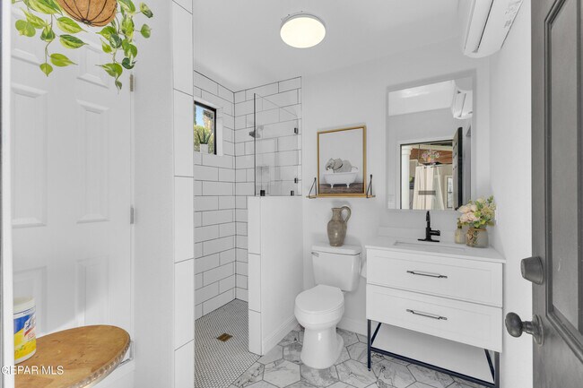 Building Photo - 2085 Paseo Del Prado Dr