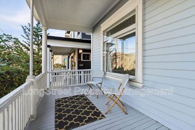 Building Photo - 2338 NW Hoyt St