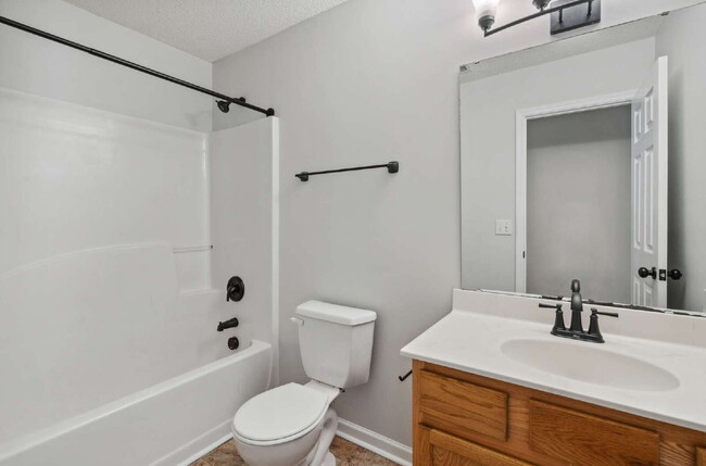 Building Photo - Spacious 4-Bedroom Retreat in Fuquay-Varin...