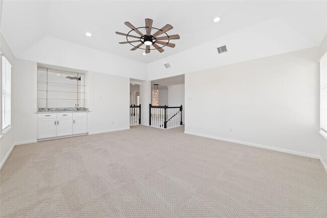 Building Photo - 2719 Oakland Dr