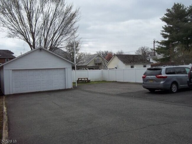 Building Photo - 11 Frelinghuysen Ave