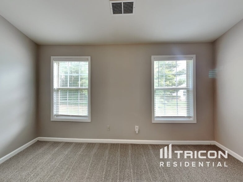Building Photo - 1204 Willow Bend Ct SW