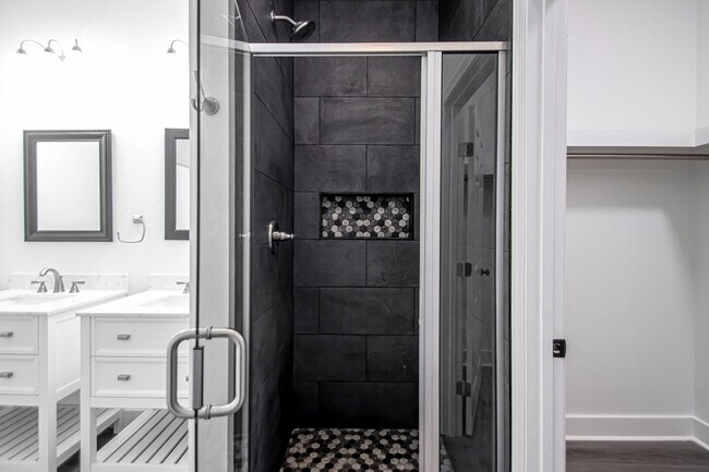 Building Photo - 306 S Schiller St