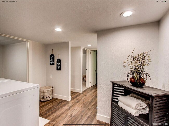 Building Photo - Beautiful Open & Remodeled 5 Bedroom Home ...