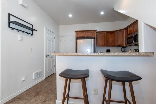 Building Photo - Fully Furnished 2 BR Townhouse in Driggs with Attached Garage