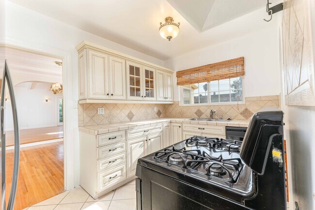 Building Photo - 6252 Commodore Sloat Dr