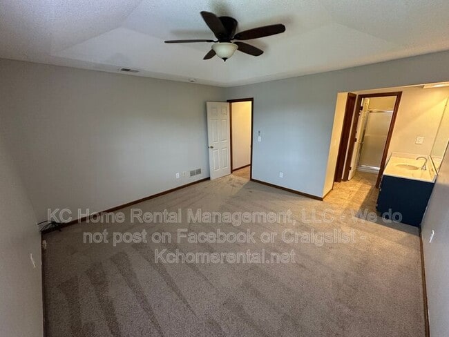 Building Photo - 6633 W 151st Pl