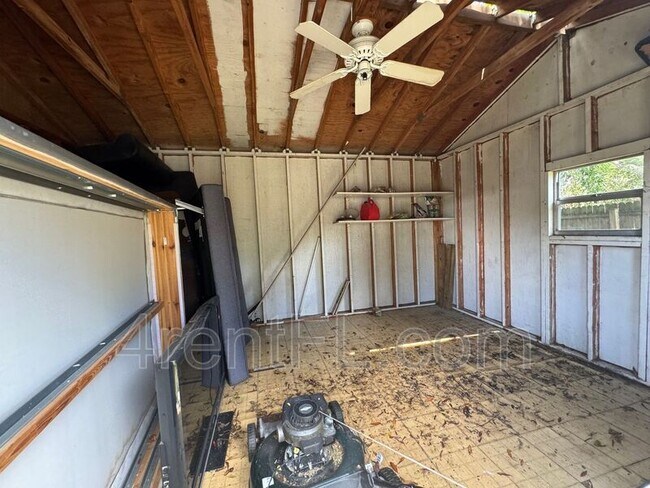 Building Photo - 4519 S Cameron Ave