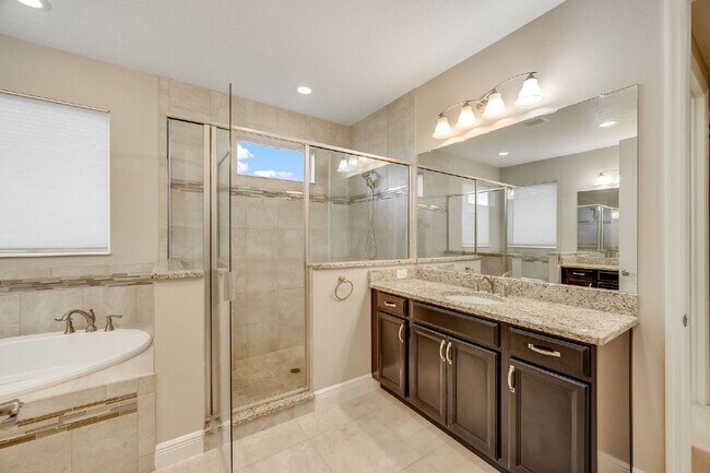 Building Photo - 4 bedroom, 3.5 bathroom in desirable Trasona!