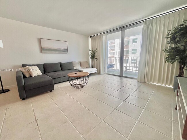 Building Photo - 5838 Collins Ave