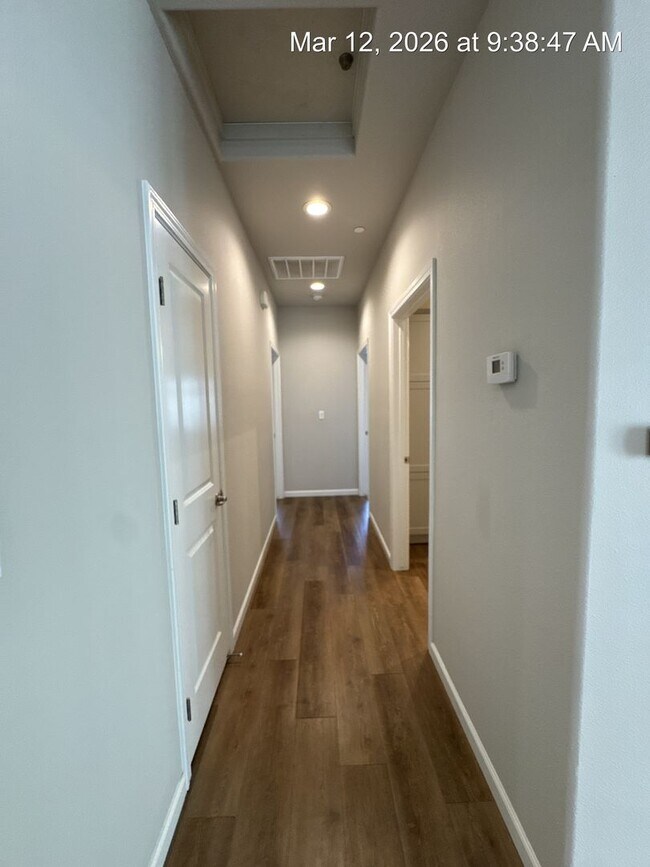 Building Photo - 4320