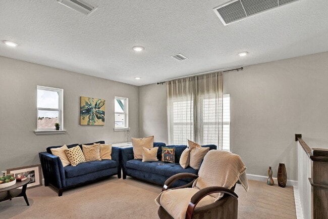 Building Photo - Like New Luxury Home For Rent In St. John County.