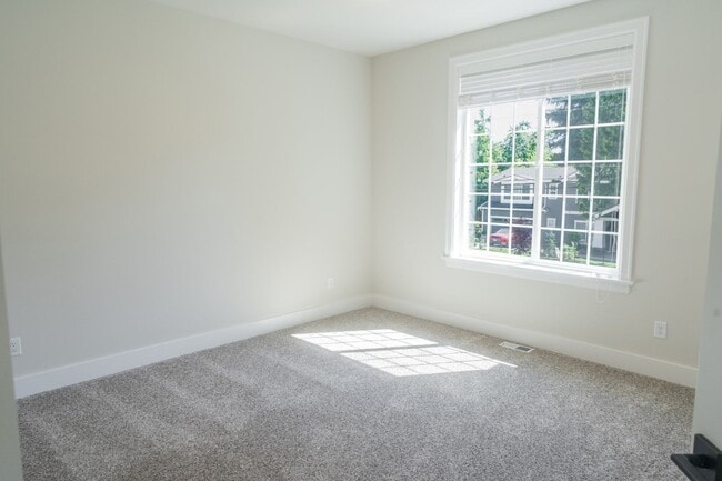 Building Photo - 5Bd/4.25Ba Kirkland House