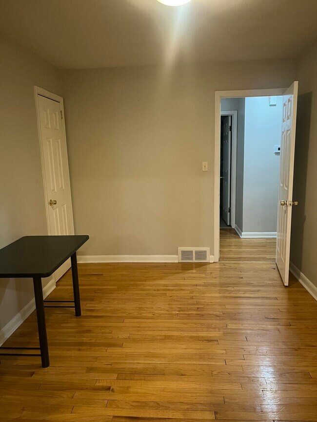 Building Photo - 12116 Columbia Ave