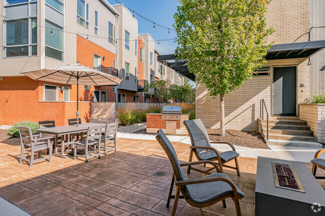 Resident Patio With Firepit & Grill - Hazel 8