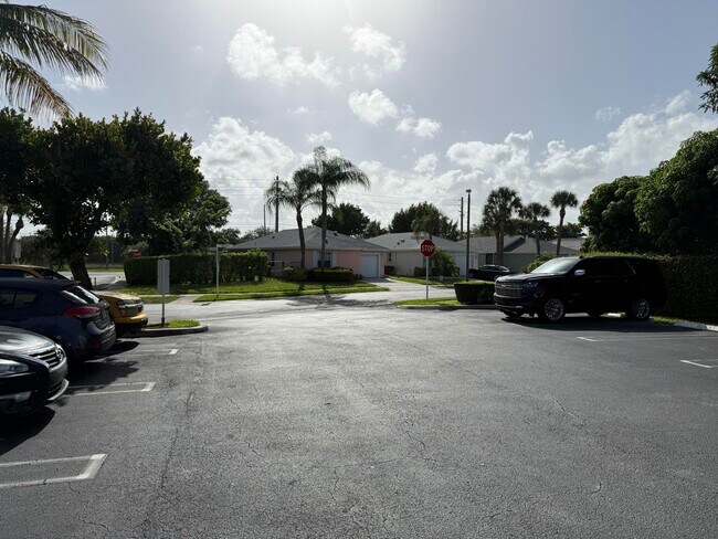 Building Photo - 112 Sunset Blvd