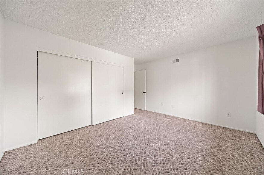 Building Photo - 5166 Dunbar Dr