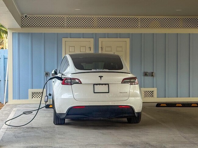 Building Photo - 1325 35th St