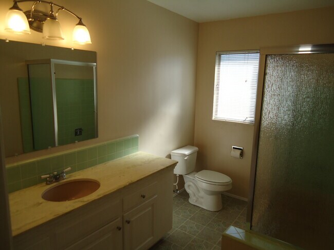 Building Photo - 1629 Linbrook Dr