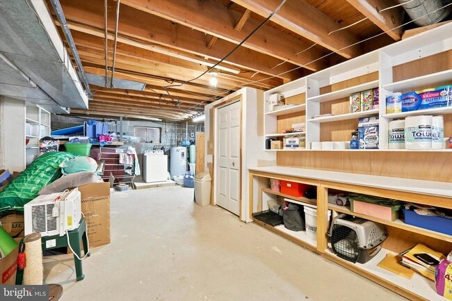 Building Photo - 736 Village Ln.