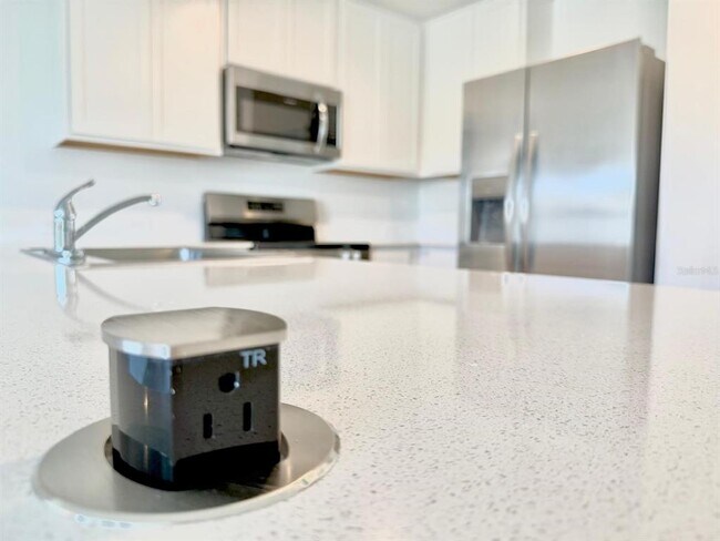 Building Photo - 836 Lynx St