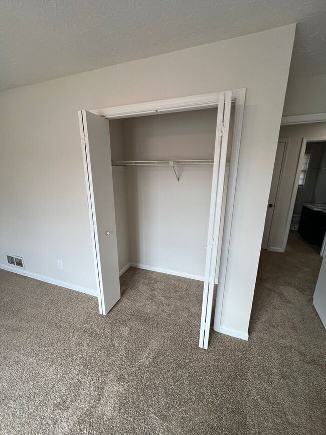 Building Photo - Available now!!! 2 Story townhome across from Briscoe Park!!