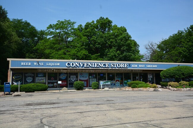 Building Photo - 5880 Forest View Rd